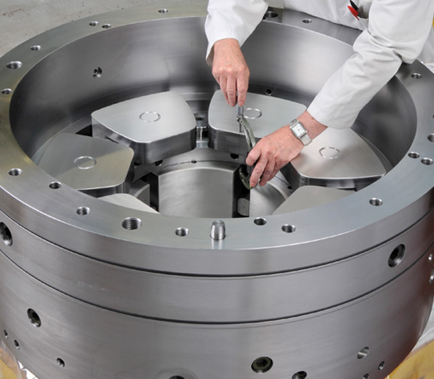 Large vertical bearing assembly