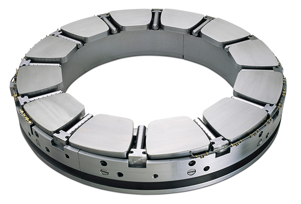 Tilting pad thrust bearing with 'Directed Lubrication'